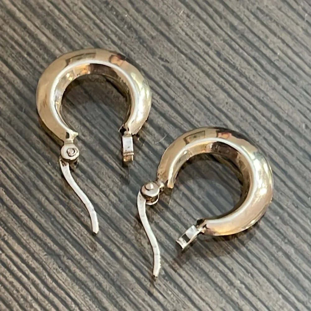 Vintage Sterling Silver Small Puffy Hoop Earrings